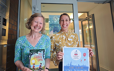 Silke Schlichtmann (Autorin) und Christina Heitmann (FWHeG)